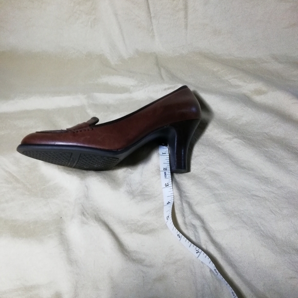 Naturalizer brown healed loafers size 7.5 - Picture 7 of 8